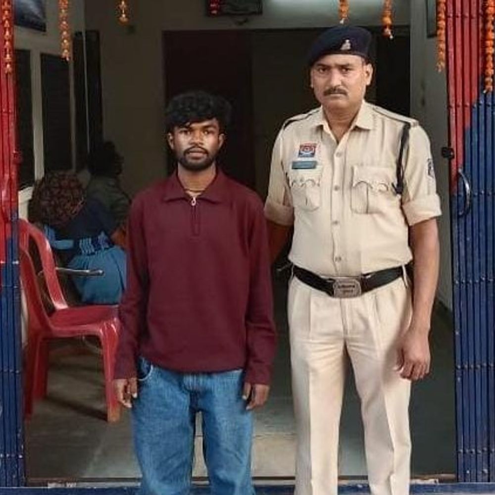 धमतरी में हथियार लहराकर दहशत फैलाने वाले 7 गिरफ्तार:नाबालिग भी शामिल, अन्य फरार आरोपियों की तलाश जारी