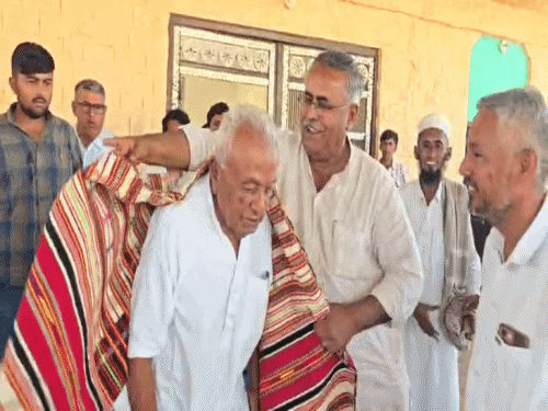 बाड़मेर में 3 साल बाद अमीन खान-फतेह खान का राजीनामा:बीजेपी-कांग्रेस कर टिकटों पर मंथन, आरएलपी से त्रिकोणीय मुकाबले के आसार