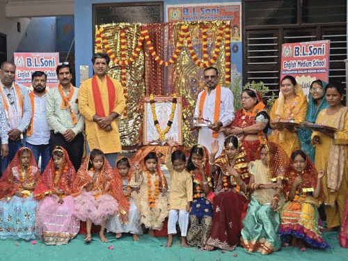 हिंदू हेल्पलाइन ने देवी स्वरूप मानकर किया कन्या पूजन:सुख-समृद्धि की कामना की, नारी शक्ति के सम्मान और बालिका सुरक्षा का लिया संकल्प