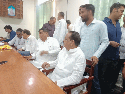 कांग्रेस प्रत्याशियों ने पंचायत चुनाव के लिए नामांकन दाखिल किए:सांसद, विधायक और जिलाध्यक्ष की मौजूदगी में भरे फॉर्म