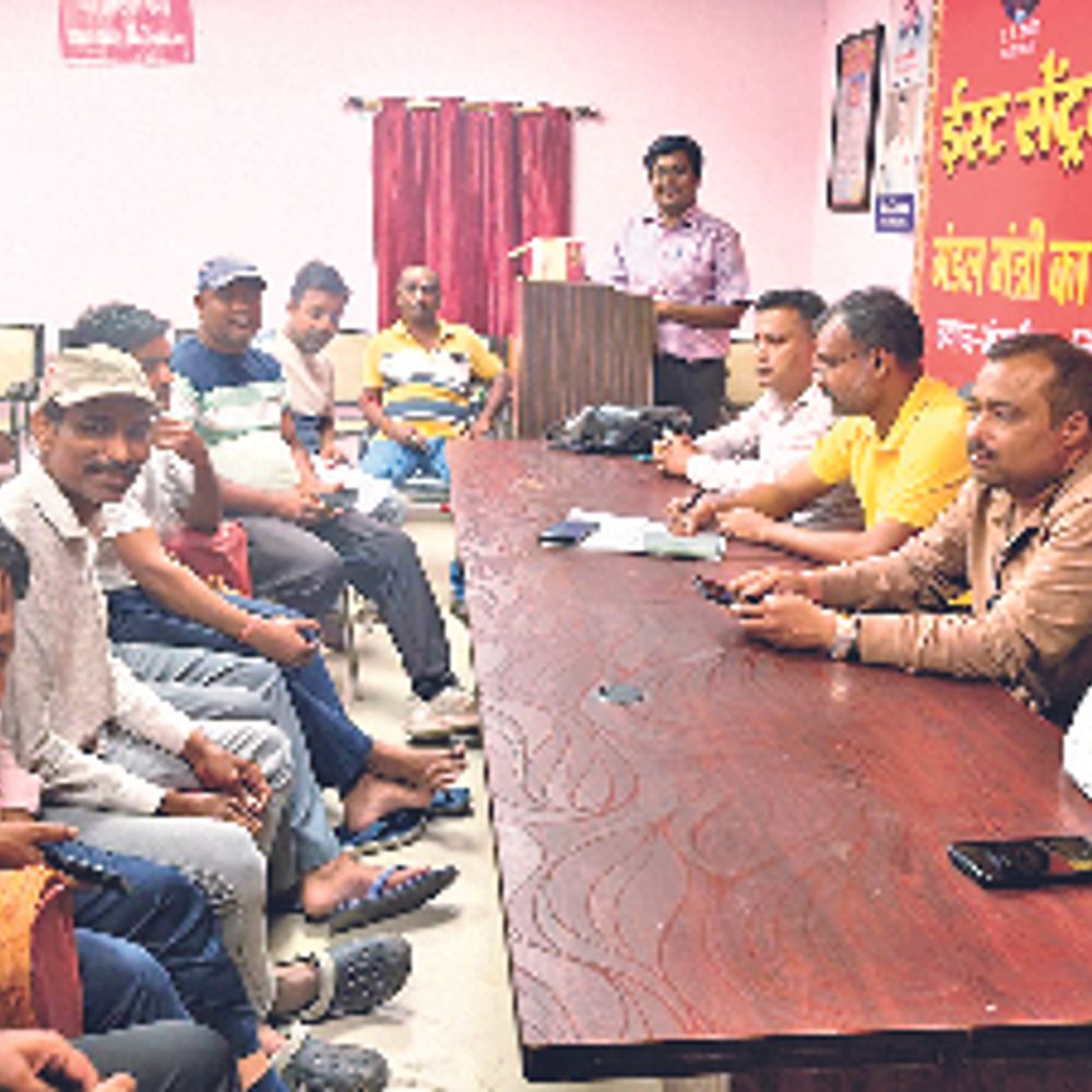 रेलवे के 293 आवासों को परित्यक्त घोषित करने पर सवाल, जांच की मांग