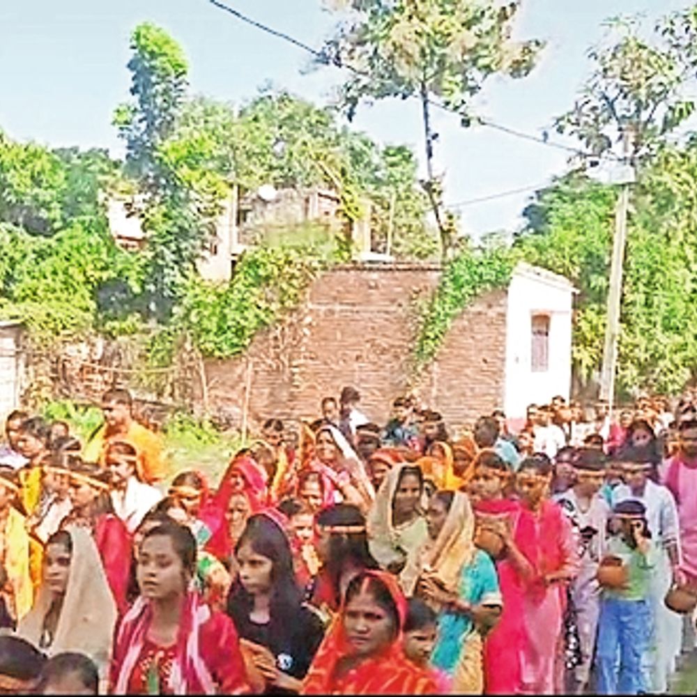 शारदीय नवरात्र के पहले दिन मच्छरगांवा में शोभा यात्रा निकाली, कलश स्थापन कर पूजा