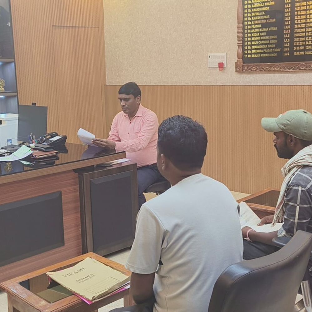 सबका सम्मान, जीवन आसान कार्यक्रम में डीएम ने सुनीं जन समस्याएं
