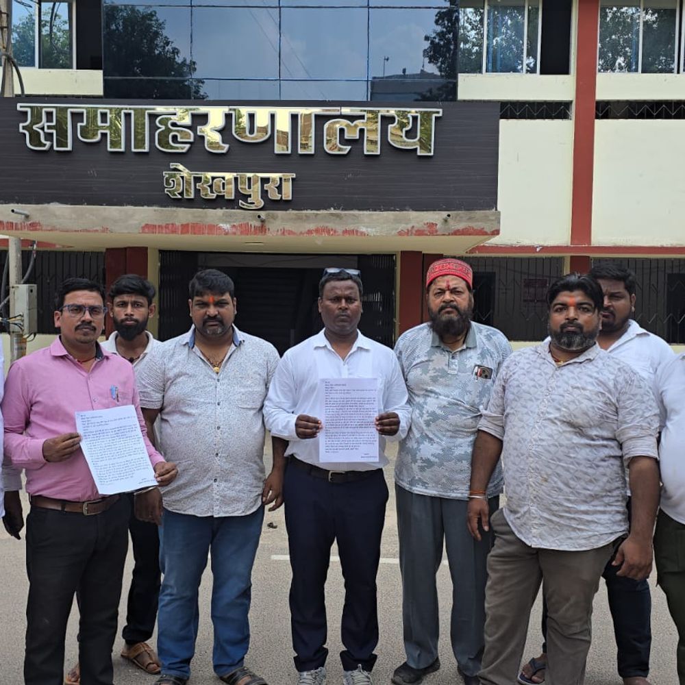 पूजा समितियों ने खीरी पोखर की साफ-सफाई कराकर जलस्रोत को बचाने की मांग की