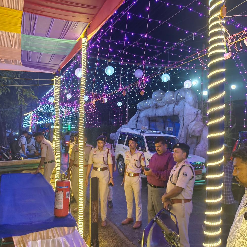 अग्निशमन विभाग के अधिकारियों ने पंडाल का किया निरीक्षण:श्रद्धालुओं की सुरक्षा को लेकर अग्निशमन विभाग हुआ सतर्क