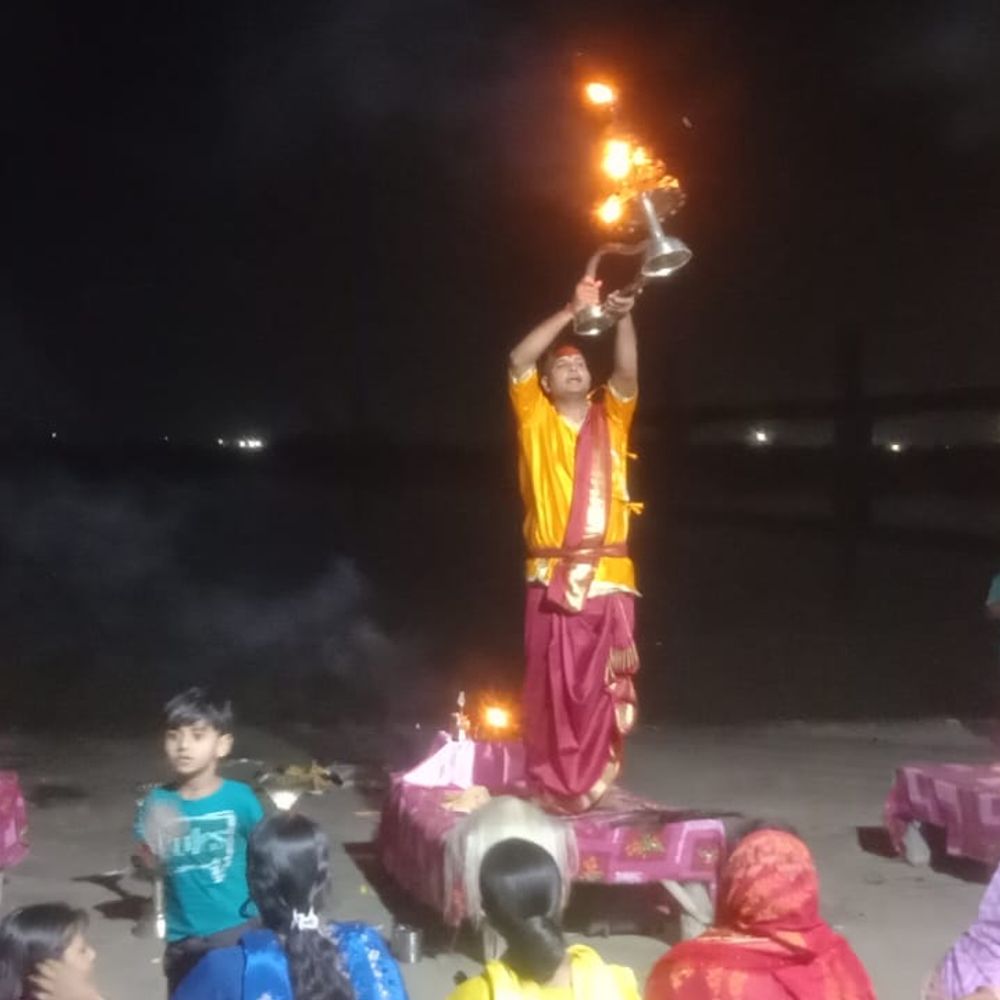 हर-हर गंगे के जयघोष और शंखध्वनि से गूंजा अगुवानी घाट
