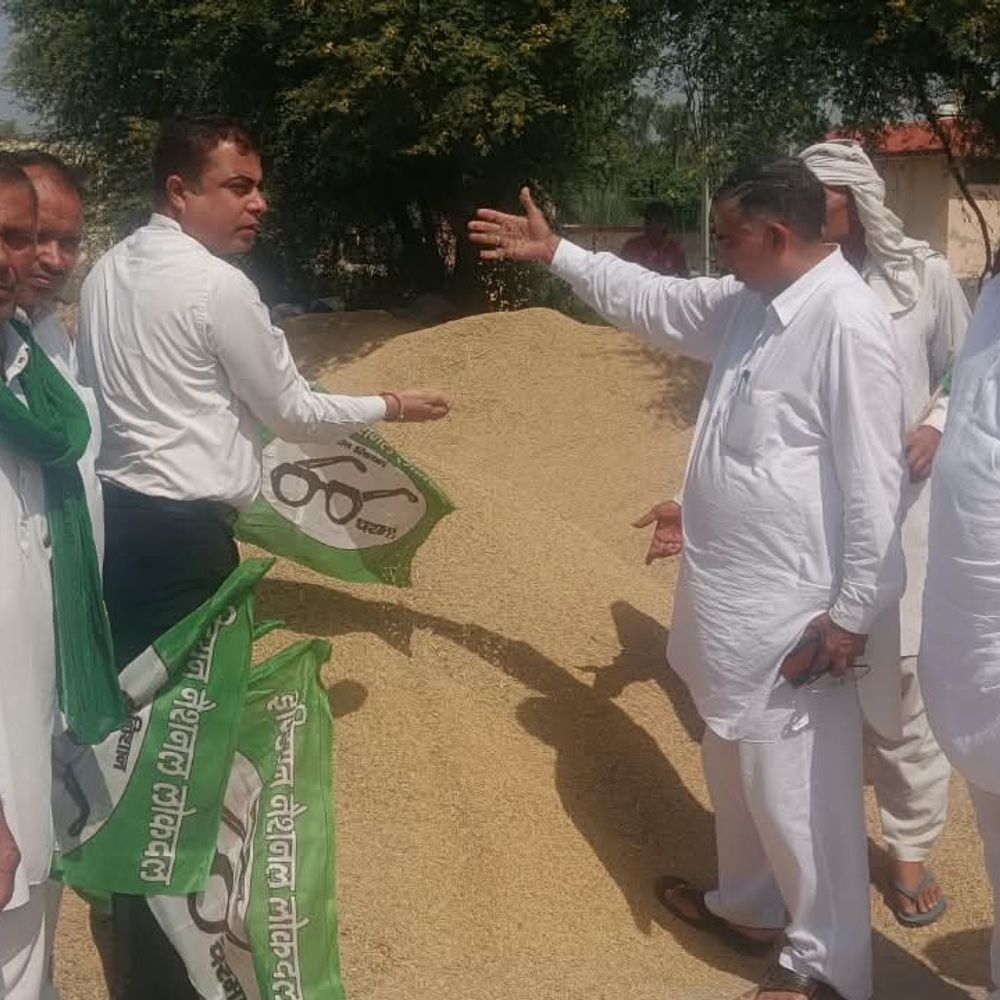 इनेलो प्रधान ने इसराना मंडी में किसानों की समस्याएं जानी:मंडी सेक्रेटरी से मुलाकात की, धान खरीद में दिक्कत होने पर आंदोलन की चेतावनी