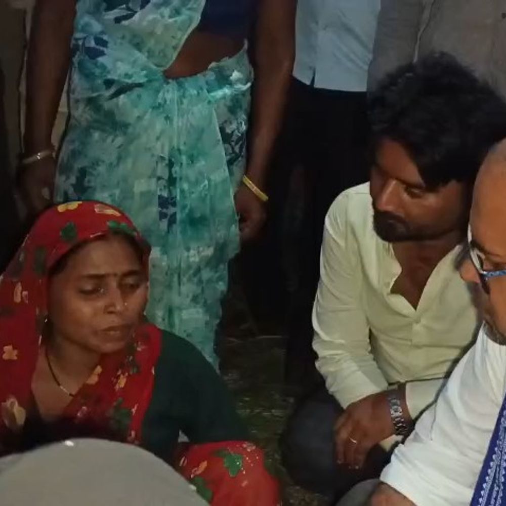 सीतापुर में किशोरी की शव गन्ने के खेत में मिला:घर से खेत की ओर गई थी, परिजनों ने हत्या की आशंका जताई
