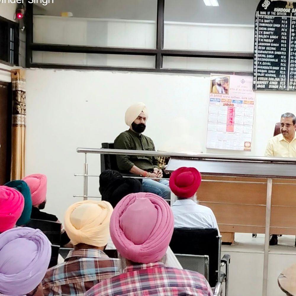 तरनतारन में पराली जलाने वाले 5 किसानों के खिलाफ केस:NGT के निर्देशों पर प्रशासन का एक्शन; पराली जलाने से रोकने पर सख्ती बढ़ी