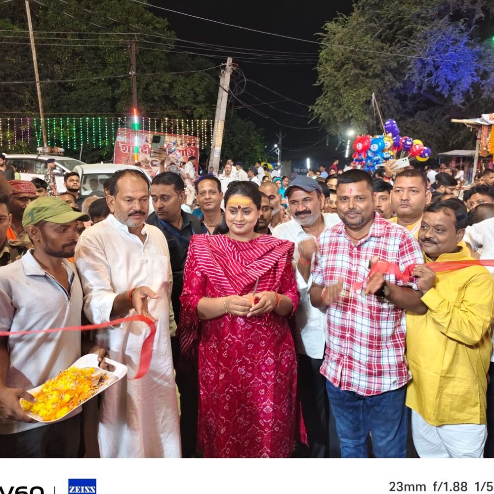 मंत्री श्रेयसी सिंह ने किया दुर्गा पूजा मेले का उद्घाटन:जमुई में ब्रेक डांस झूले का लिया आनंद; चाट भी खाई; लोगों के साथ खिंचवाई सेल्फी