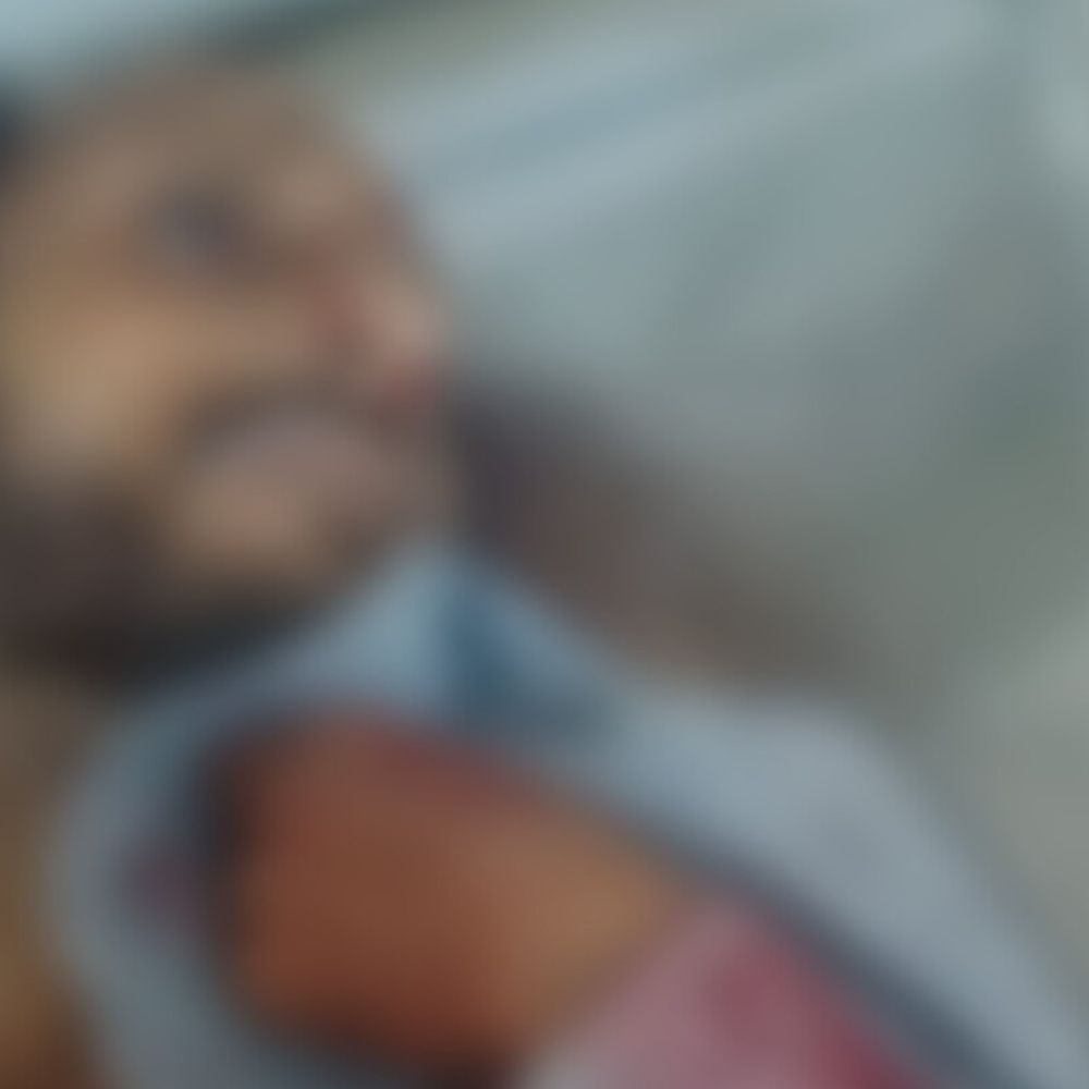 सरियों से भरी ट्रैक्टर-ट्रॉली से टकराई बाइक, युवक की मौत:मेरठ के दौराला फ्लाईओवर पर हादसा, अस्पताल में तोड़ा दम