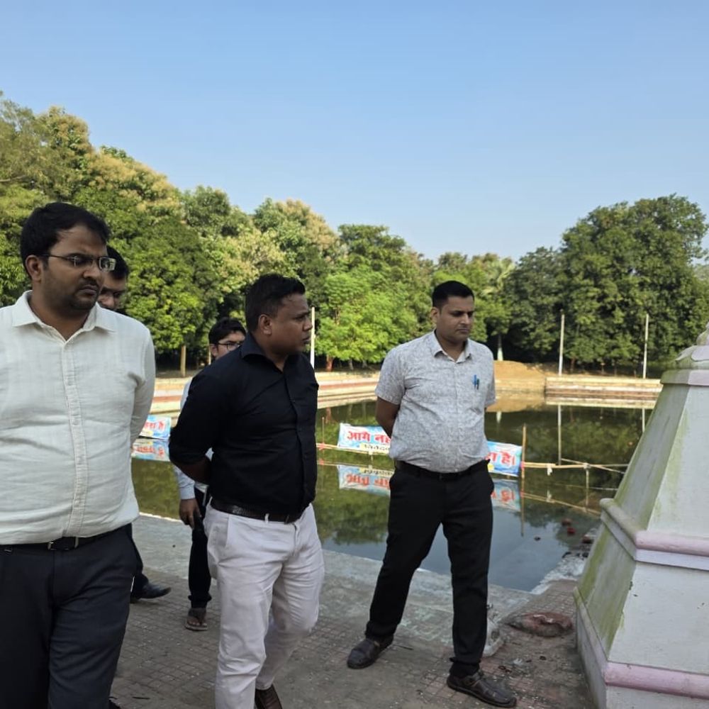 शेखपुरा में प्रतिमा विसर्जन की तैयारी तेज:DM ने गांधी सरोवर तालाब का किया निरीक्षण, घाट पर सफाई-रोशनी की व्यवस्था के निर्देश दिए