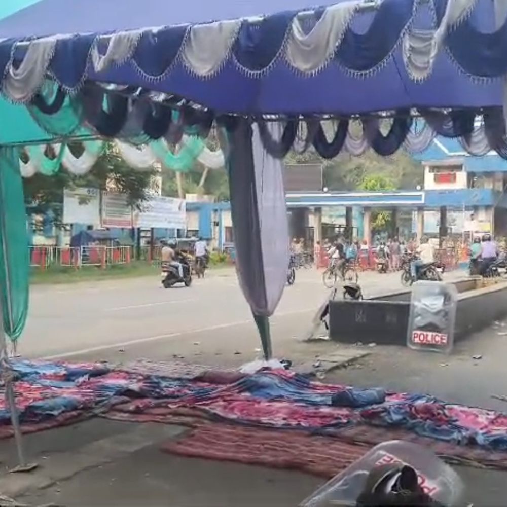 बोकारो स्टील प्लांट गेट से हटाए गए प्रदर्शनकारी:1500 युवाओं के नियोजन की मांग पर 9वें दिन भी जारी, प्रशासन ने लगाया निषेधाज्ञा