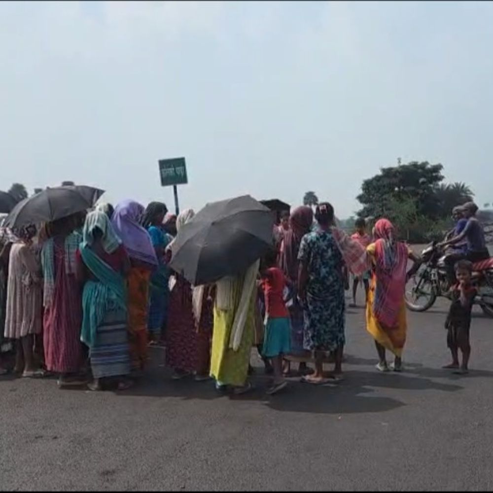 पाकुड़ में हाइवा ने मारी टक्कर; एक की मौत:शव की नहीं हो पाई है पहचान, गुस्साए लोगों ने सड़क जाम की, पुलिस मौके पर पहुंची