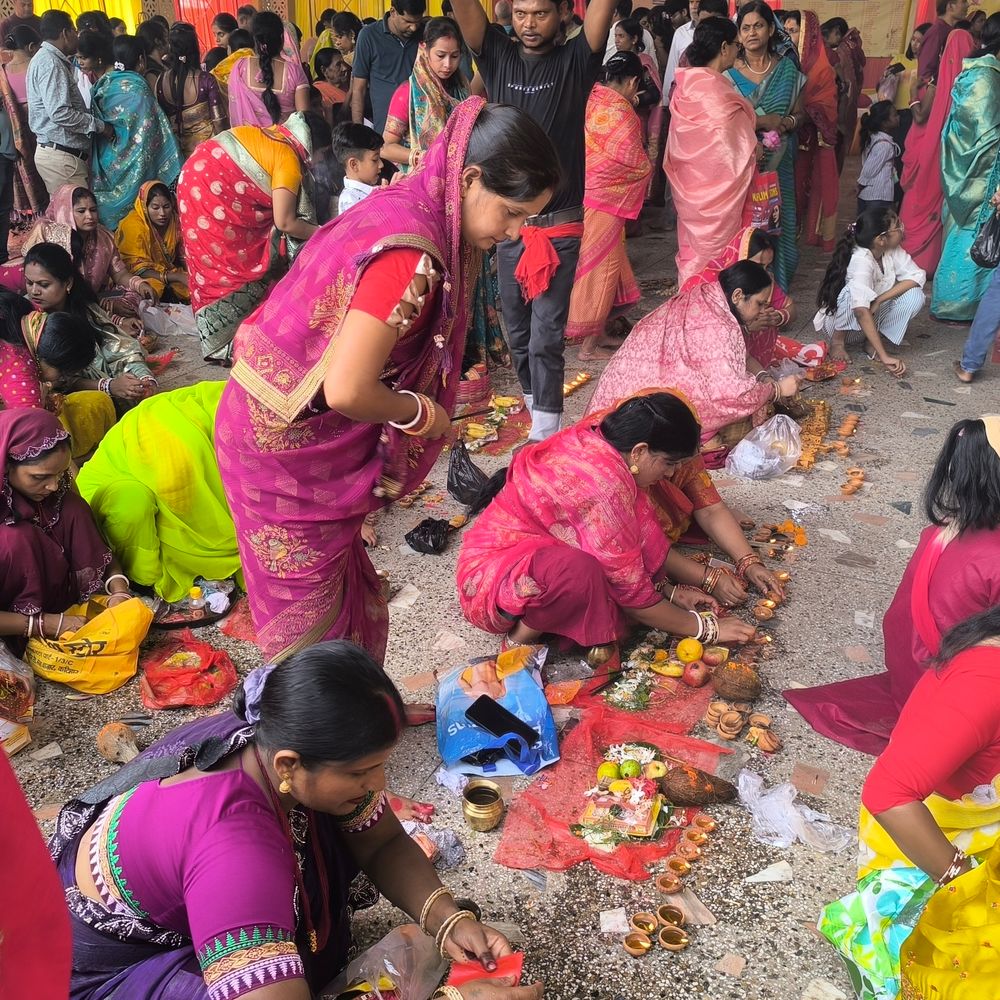 कटिहार में महाष्टमी पर 10 हजार महिलाओं ने भरा खोइछा:3 क्विंटल दूध से बनेगी खीर, 700 दुर्गा मंदिरों में पूजा जारी, सुरक्षा के कड़े इंतजाम