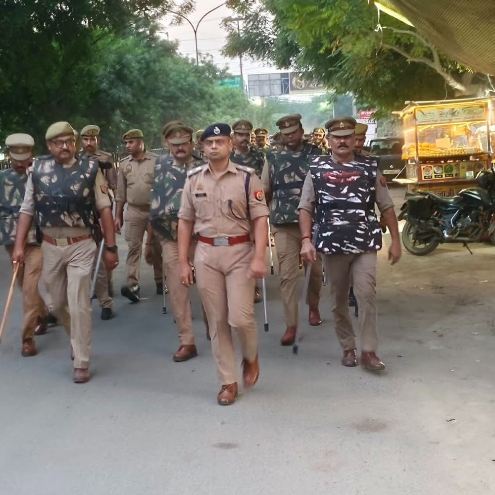 डीसीपी ने फोर्स के साथ 3 किमी पैदल गश्त की:नवरात्रि पर वेस्ट जोन में सुरक्षा का सख्त पहरा, मंदिरों में CCTV और ड्रोन से निगरानी