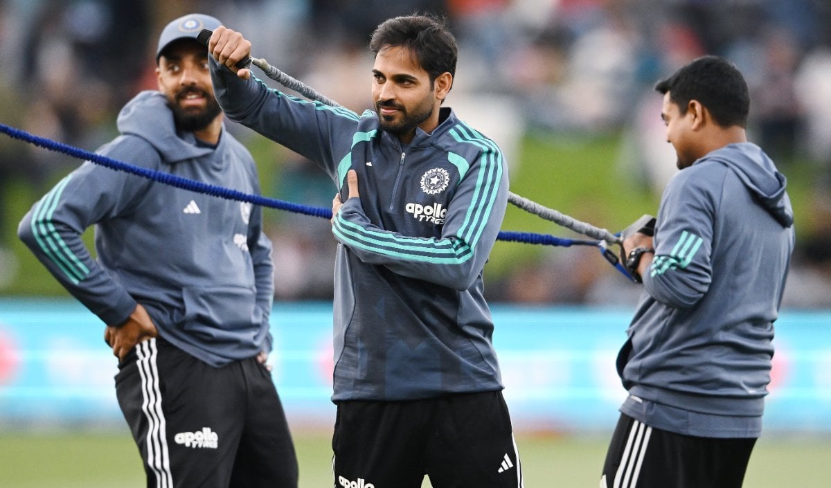 RCB के स्टार Bhuvneshwar Kumar की T20I वापसी रही फीकी, दो मैचों में लुटाए 99 रन