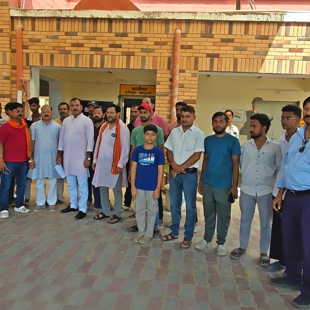 मंदिर और पेड़ों के पास शौचालय निर्माण का विरोध:सिटी स्टेशन पर मंदिर और 50 साल पुराने पेड़ हैं, विहिप ने दूसरी जगह निर्माण की मांग की