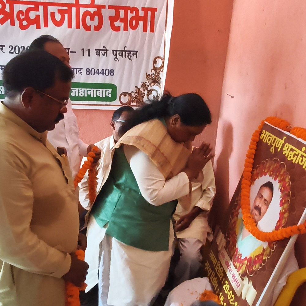 जहानाबाद में राकेश ठाकुर के लिए श्रद्धांजलि सभा आयोजित:अखिल भारतीय नाई संघ ने किया आयोजन, लोगों ने अर्पित की पुष्पांजलि