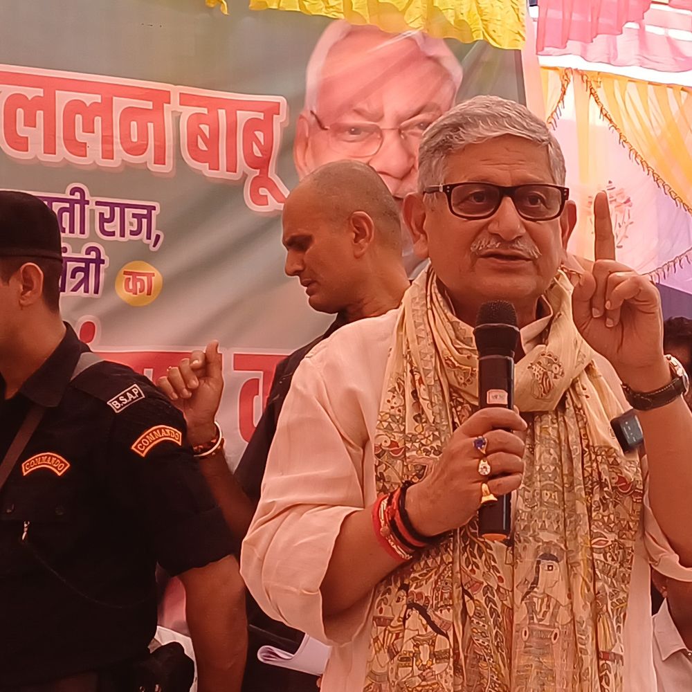 ललन सिंह से महिला बोलीं- गांव में बिकती है शराब:घर में घुस आते हैं शराबी; केंद्रीय मंत्री के काफिले के दौरान भी मिला नशे में व्यक्ति