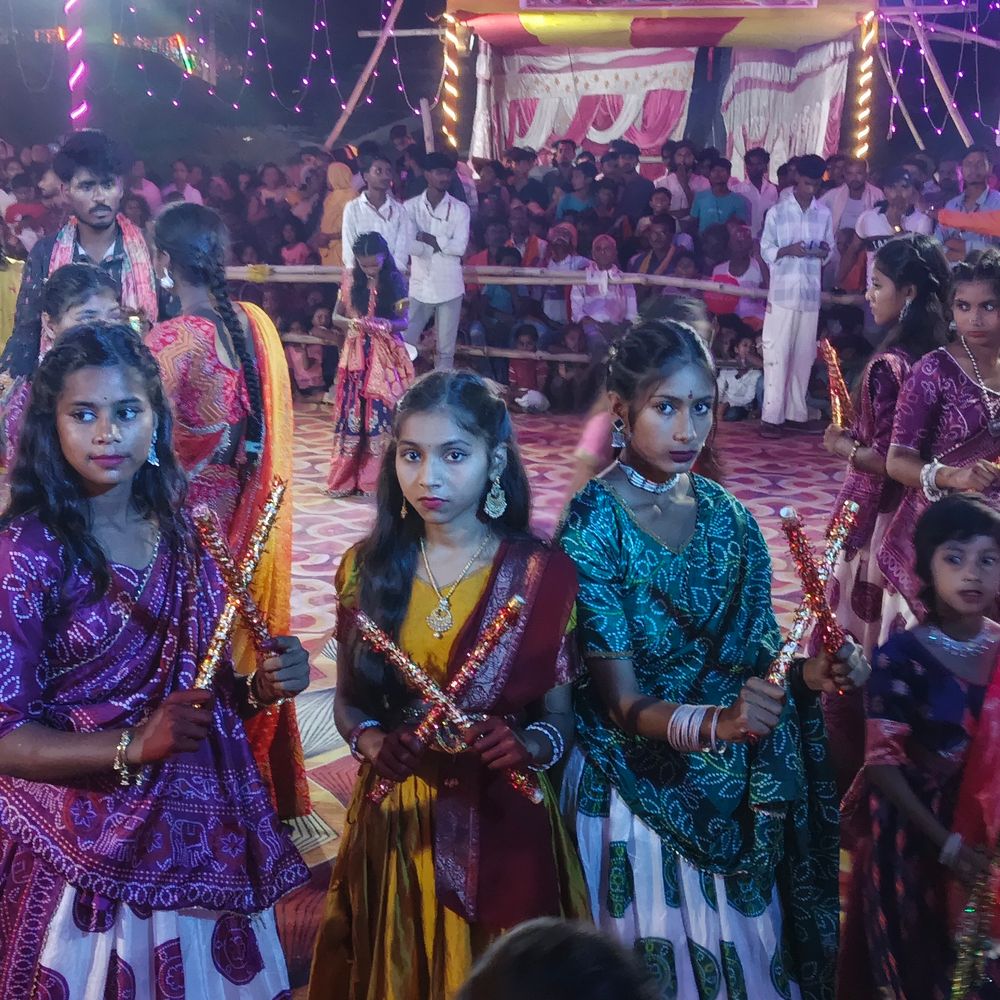 बेगूसराय के घाघरा में डांडिया महोत्सव का आयोजन:मां वैष्णवी दुर्गा मंदिर परिसर में स्कूली बच्चों ने दी प्रस्तुति, भक्तिमय हुआ मंदिर परिसर
