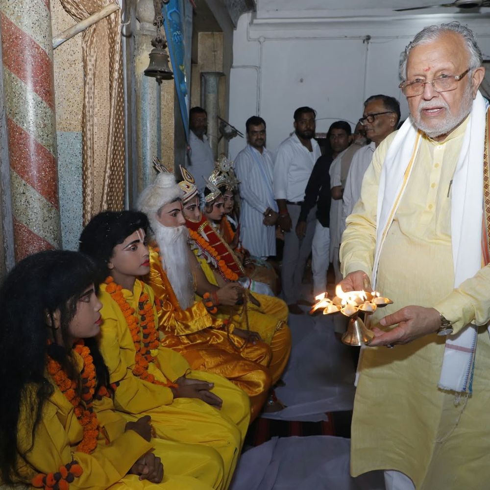 शाहजहांपुर में गणेश पूजन के साथ रामलीला महोत्सव शुरू:वित्त मंत्री सुरेश खन्ना ने किया उद्घाटन, भव्य शोभायात्रा में निकलीं देवी-देवताओं की झांकियां