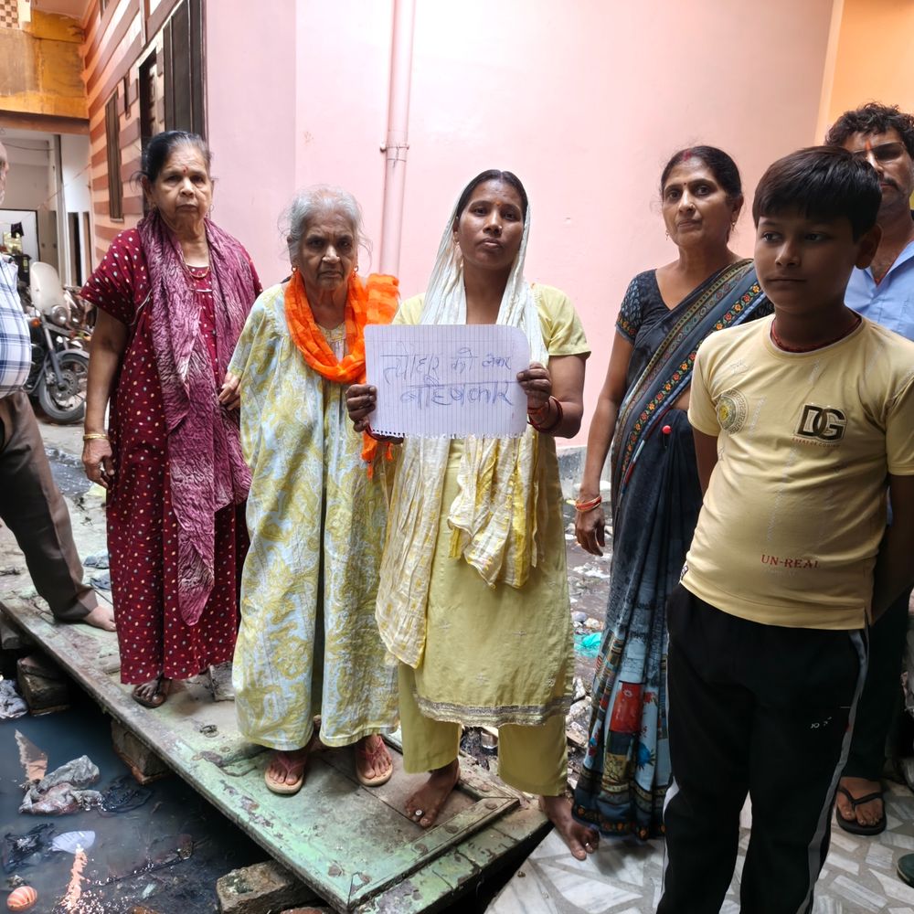 शामली के ब्राह्मण मोहल्ले में नाली नहीं, लोग परेशान:25 बार शिकायत के बाद भी समाधान नहीं, त्योहारों का बहिष्कार कर जताया विरोध