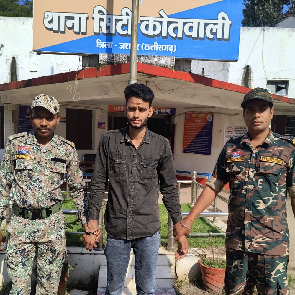 युवती की निजी तस्वीरें वायरल कर परिवार को दी धमकी:डेटिंग ऐप पर हुई पहचान, वीडियो कॉल रिकॉर्डिंग से ली फोटो; आरोपी दिल्ली से गिरफ्तार