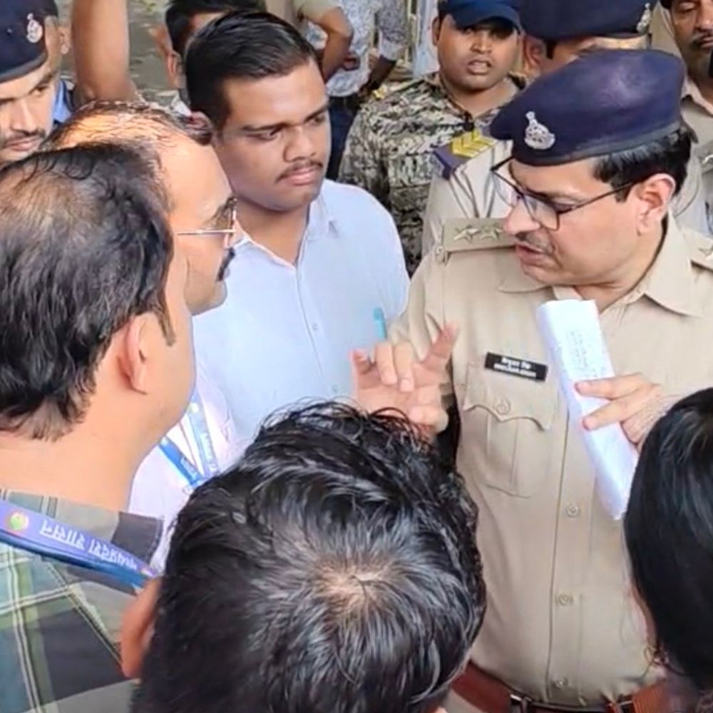 डीन पर हमले के विरोध में SP ऑफिस का घेराव:OBC महासभा ने कहा-आरोपी का नार्को टेस्ट कराएं; 7 दिन का अल्टीमेटम, आंदोलन की चेतावनी