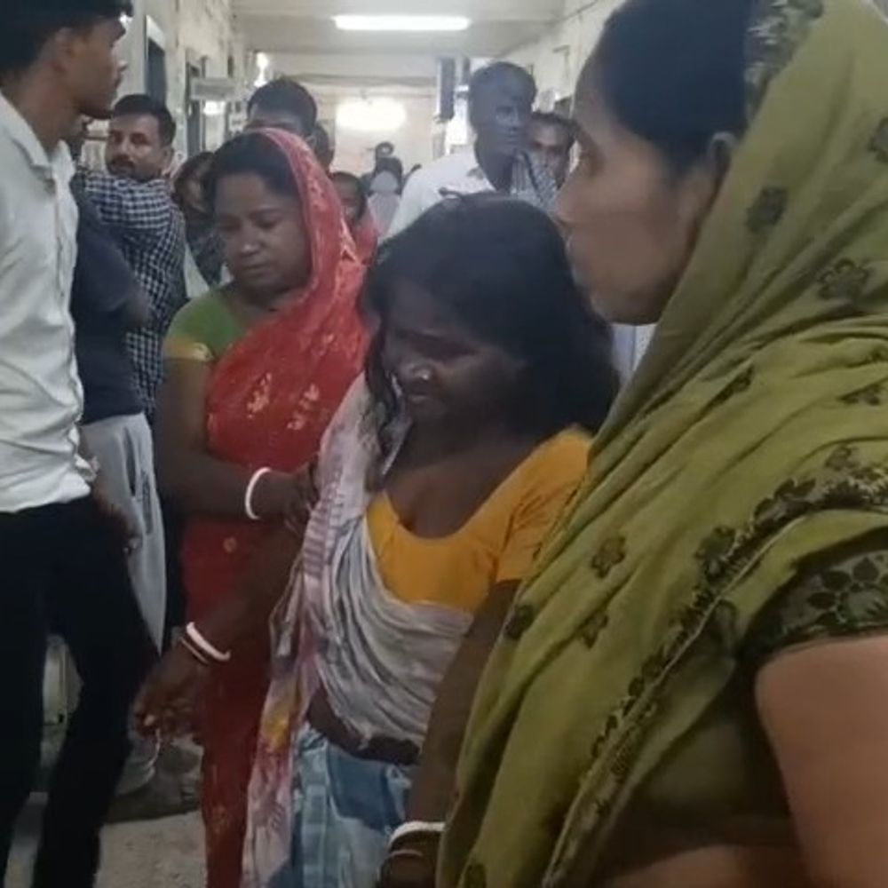 किशनगंज में जमीन विवाद को लेकर मारपीट:खेत जा रही महिला से गाली-गलौज के बाद हमला; बीच-बचाव करने आईं 2 महिलाएं भी घायल