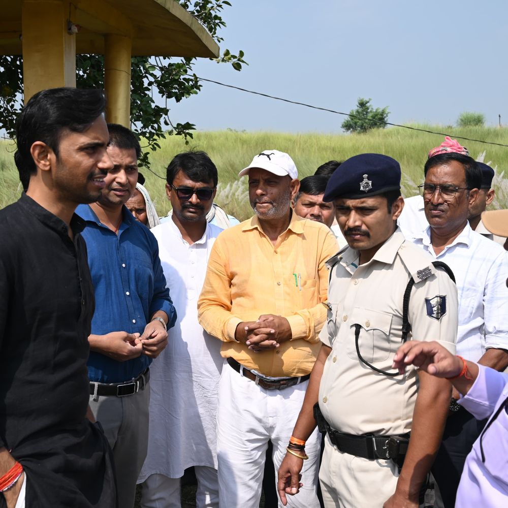 तीतिर बौद्ध स्तूप को पर्यटन केंद्र बनाने की पहल:सीवान के जीरादेई में DM ने अधिकारियों और ग्रामीणों से विकास की संभावनाओं पर चर्चा