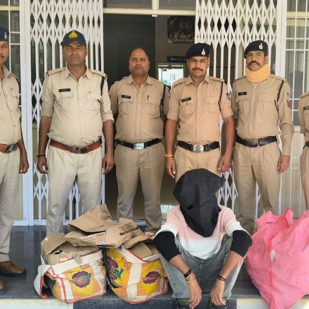 आगर मालवा में साढ़े 65 लीटर शराब जब्त:आरोपी बिना नंबर की बाइक से कर रहा था तस्करी, पुलिस ने घेराबंदी कर पकड़ा