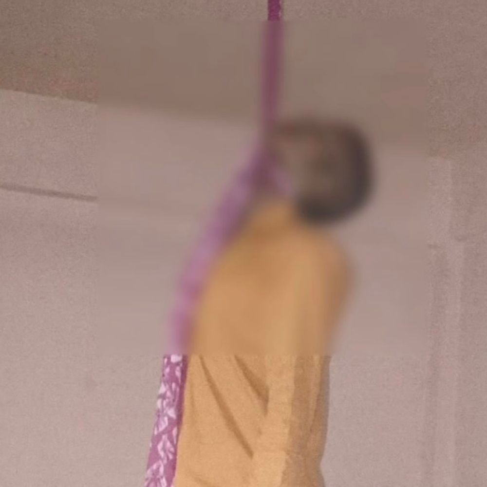 20 वर्षीय युवक फंदे पर लटका मिला:कुछ दिन पहले मुंबई से लौटा था; पुलिस जांच जारी