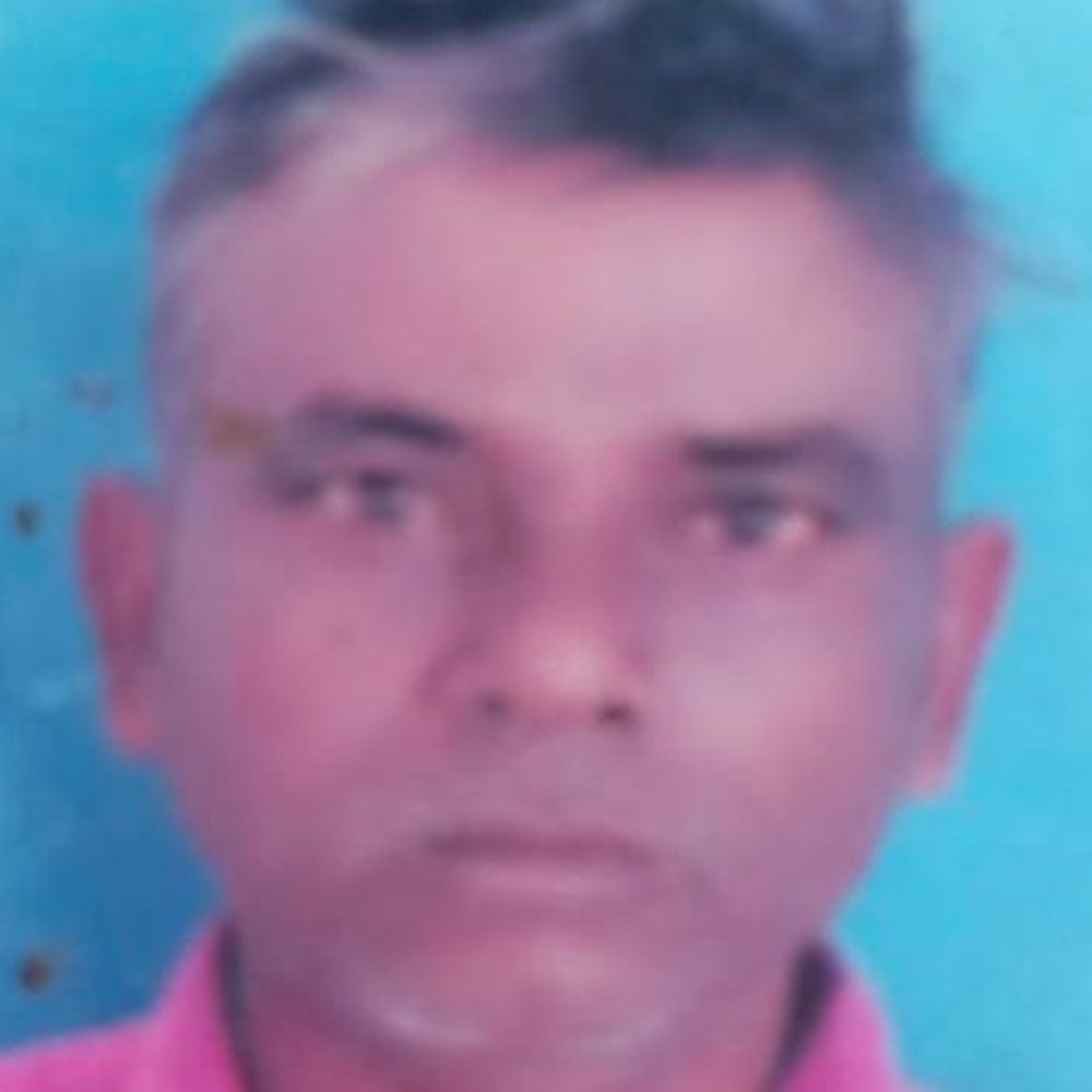 ई-रिक्शा पलटने से दबे ट्रैक्टर ड्राइवर की मौत:मलिहाबाद में घर लौटते समय सामने जानवर आ गया था, बचाने में पलटा ई-रिक्शा