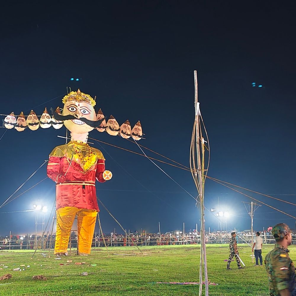 फारबिसगंज में पहली बार हुआ रावण दहन:हवाई फील्ड में हुआ होगा आयोजन, जुटी श्रद्धालुओं की भीड़