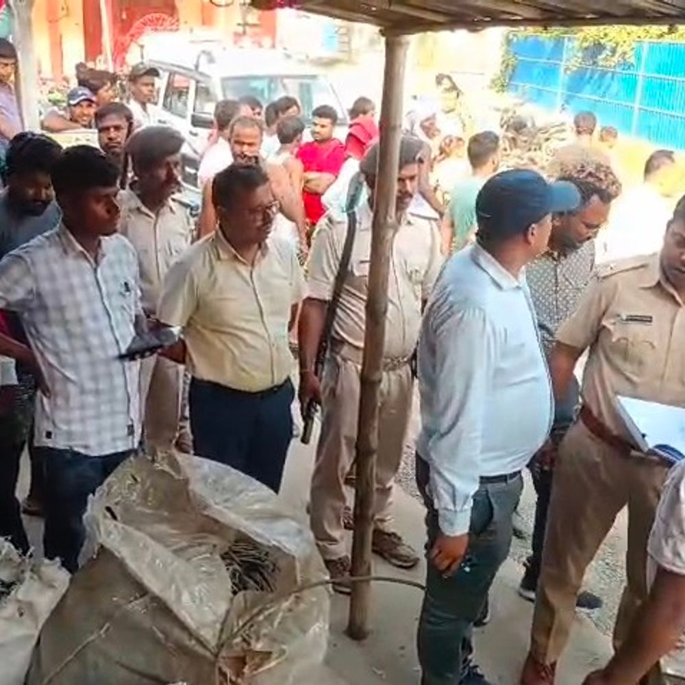 मधेपुरा- कबाड़ी की दुकान से 400 किलो बिजली तार बरामद:पिता-बेटा गिरफ्तार, गलाकर बोरा में पैक कर भेजने की थी तैयारी