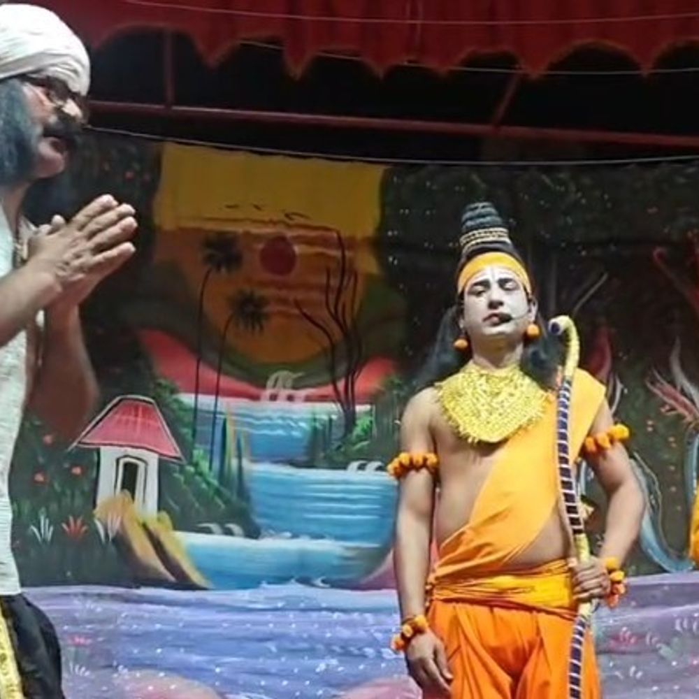 मिर्जापुर​​​​​​​ में रामलीला का मंचन:श्रीराम-केवट संवाद, सीता-हरण का संग्राम देख भावुक हुए श्रद्धालु