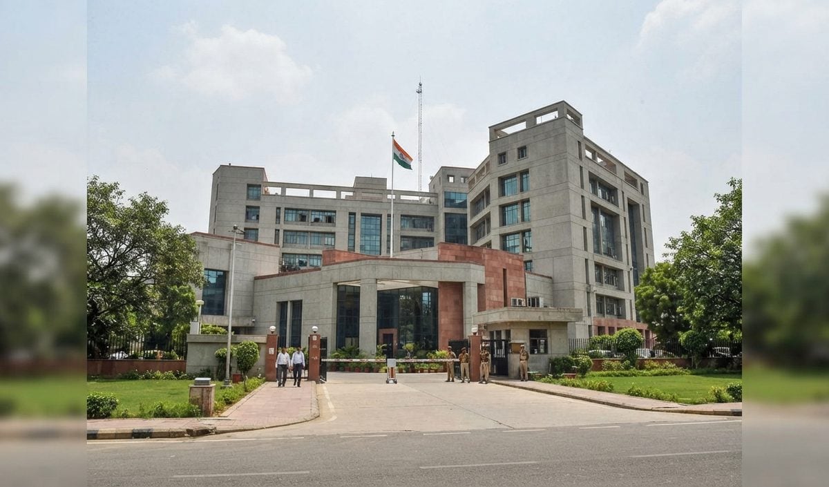CBI ने घूसखोरी में अपने ही कांस्टेबल और वकील को दबोचा, 6 लाख रुपये की मांगी थी रिश्वत
