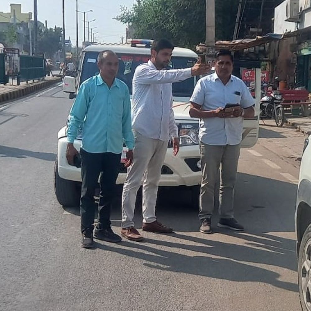 महम में अवैध पार्किंग करने पर 10 गाड़ियों के चालान:₹5-5 हजार का जुर्माना लगाया, एसडीएम के आदेश पर चला विशेष अभियान