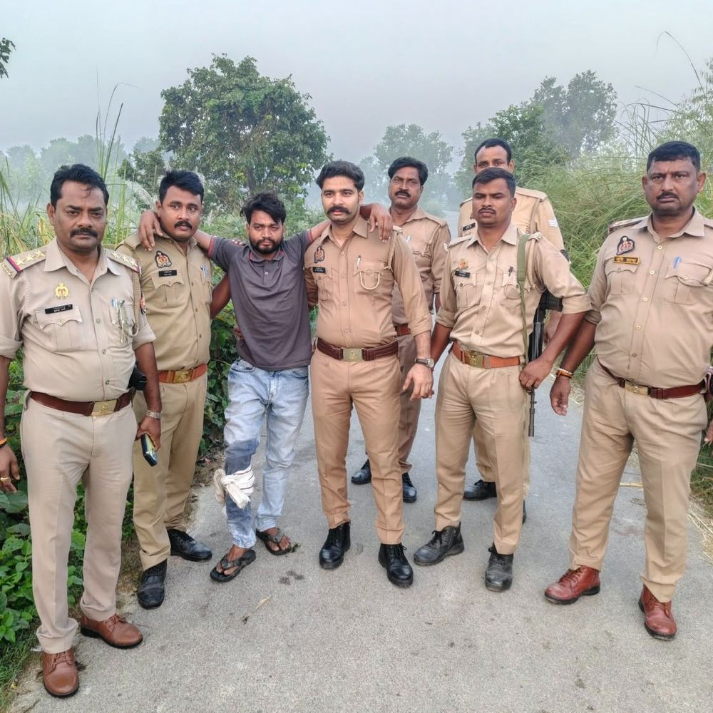 किशोरी से दुष्कर्म का आरोपी 72-घंटे बाद मुठभेड़ में गिरफ्तार:सीतापुर में अगवा कर किया था दुष्कर्म, तमंचा-कारतूस और बाइक बरामद