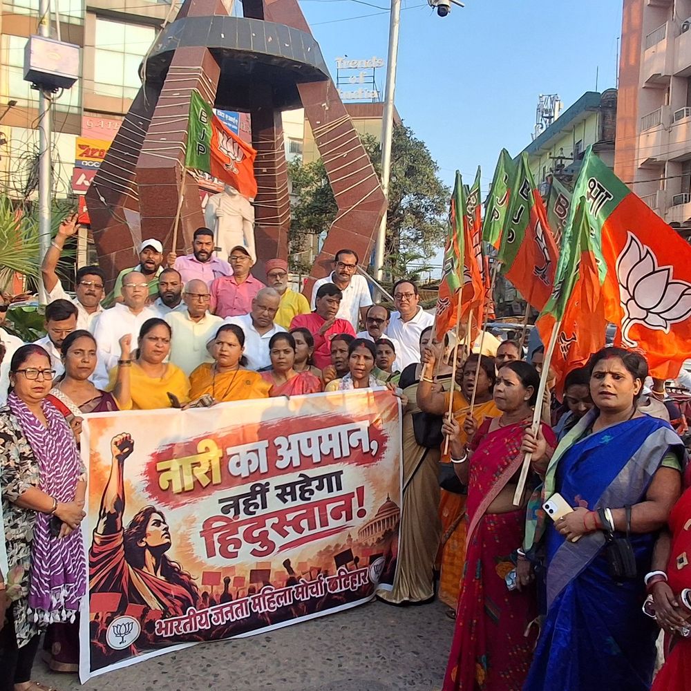 JNU यौन उत्पीड़न, भाजपा महिला मोर्चा का प्रोटेस्ट:कटिहार में शहीद चौक पर जुटीं महिलाएं, निष्पक्ष जांच की मांग