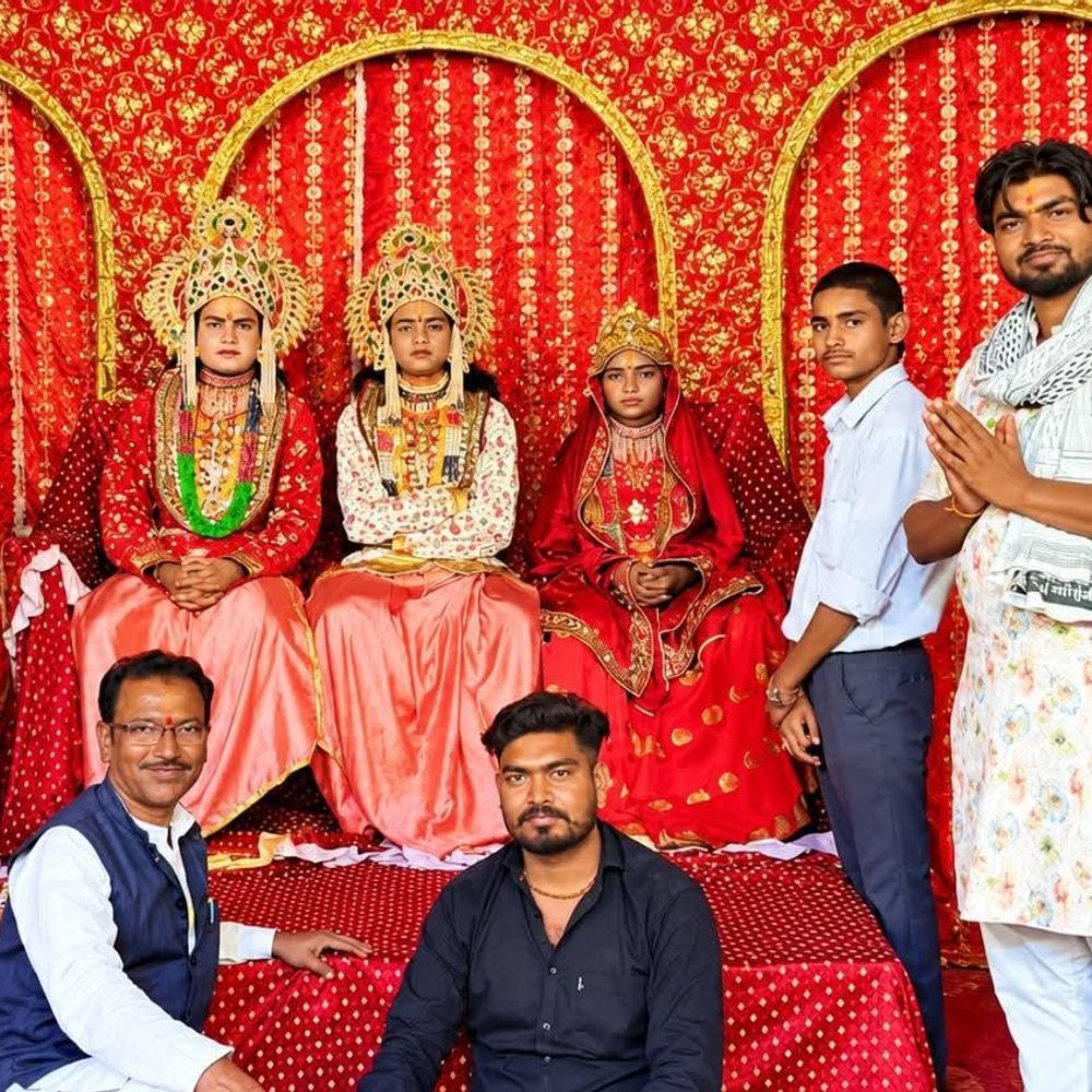 हमीरपुर में रामलीला का मंचन:मेघनाद वध, रावण वध और राज्याभिषेक की लीलाओं को देख भावविभोर हुए दर्शक