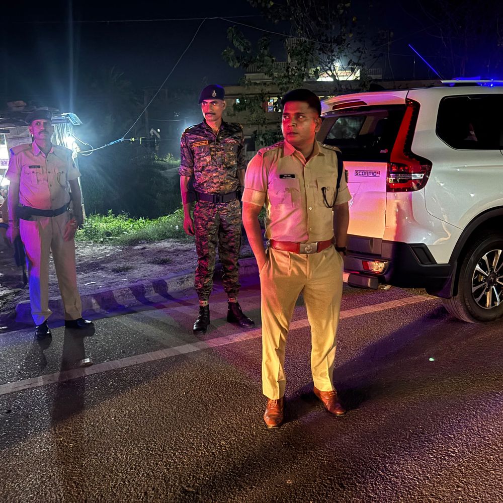 दुर्गा पूजा को लेकर सीतामढ़ी SP-DSP अलर्ट:आधी रात नेशनल हाईवे से चेकपोस्ट तक सुरक्षा का लिया जायजा