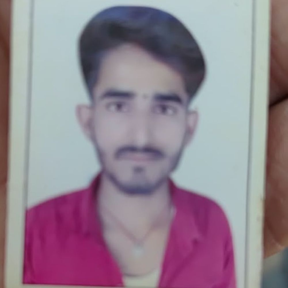 गाड़ी की टक्कर से बाइक सवार की मौत:बेतिया से मेला देखकर लौट रहे थे 2 दोस्त, दूसरा घायल; GMCH में चल रहा इलाज