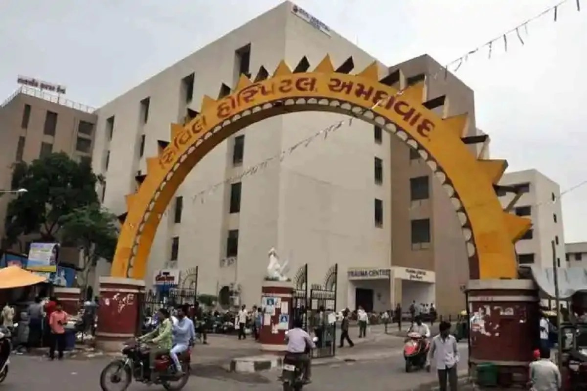 Ahmedabad : सिविल अस्पताल में 400 पथरियों से भरा महिला का पित्ताशय निकाला