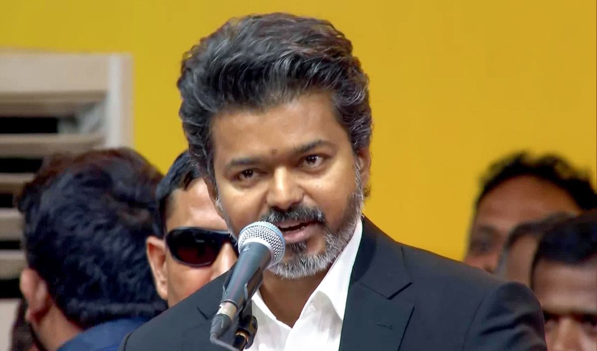 CM Vijay ने Tamil Nadu में सरकारी भर्ती की Age Limit 5 साल बढ़ाई, छात्रों को बड़ी राहत
