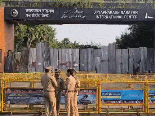 जयप्रकाश नारायण जयंती से पहले JPNIC इलाका छावनी में बदला:लखनऊ में अखिलेश यादव ने लिखा- जिनकी सोच पर ताले… वही रखवाले