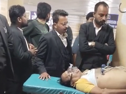 ISD कॉलेज के लैब अटेंडेंट की गोली मारकर हत्या:प्रयागराज में घर में घुसकर हमला किया, पड़ोसियों से विवाद चल रहा था