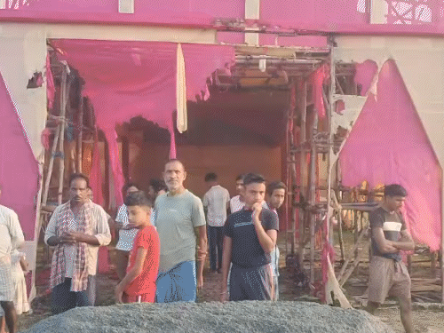 जामताड़ा के चरकापहाड़ी नव दुर्गा पूजा पंडाल में आगजनी:107 के नोटिस के बाद विवाद का आरोप, जातिवाद के मुद्दे पर तनाव, पुलिस जांच में जुटी