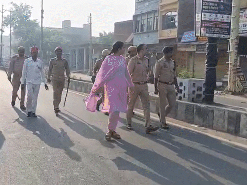 आगरा के 3 बूथों पर री-पोल शुरू:बूथ कैप्चरिंग की शिकायत पर दोबार वोटिंग, DCP समेत अन्य अधिकारी मौजूद